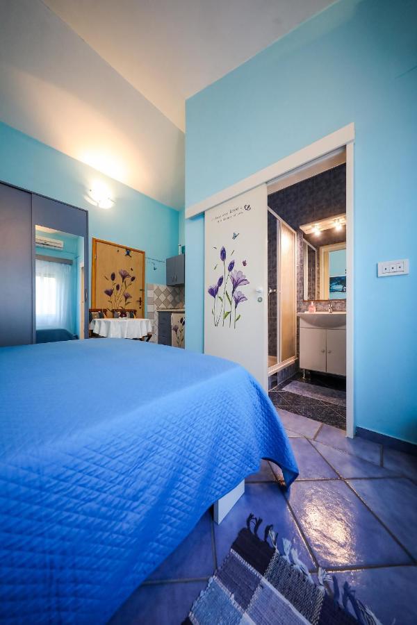 Studio Brbinj 8160A Luaran gambar